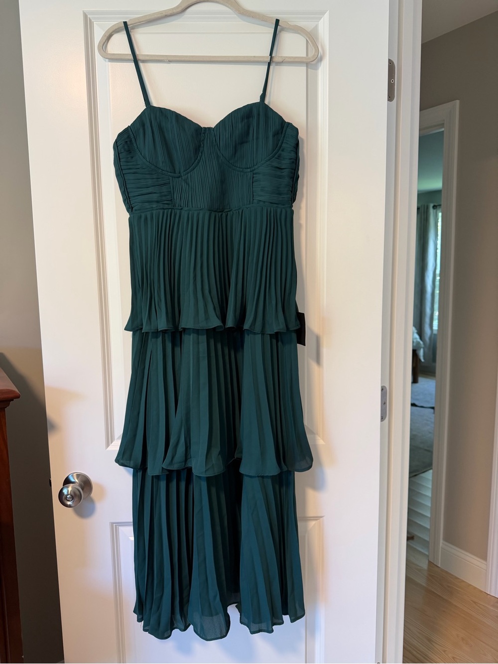 Lulus Emerald Green Pleated Tiered Midi Dress – Size M NWT